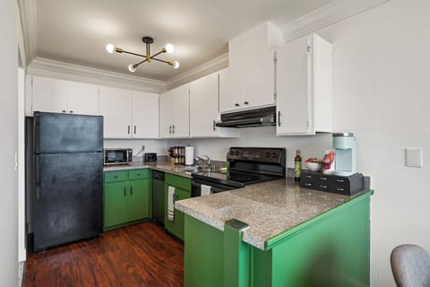 Family Apartment, 2 Bedrooms, Balcony, Ocean View | Private kitchen