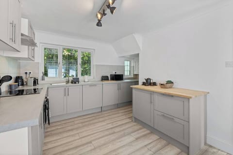 c94e176b-b07e-412c-a311-f8f070e754d2