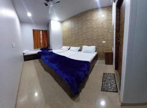 Deluxe Quadruple Room | Desk, free WiFi