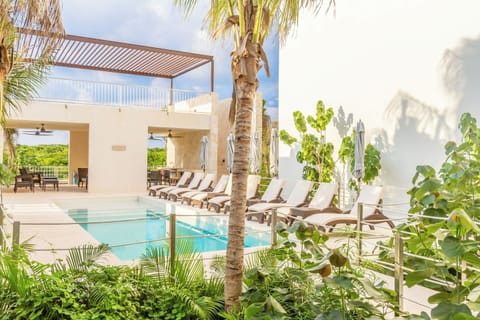 2 outdoor pools