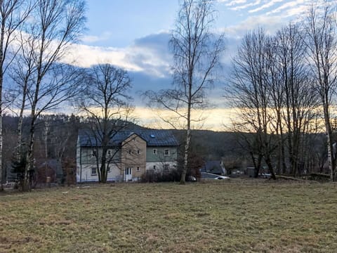 Tree, Roof, Residential Area, Home, Cottage, Rural Area, Estate, Suburb, Driveway, Farmhouse