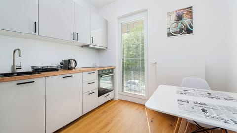 Apartment (210) | Private kitchen | Fridge, stovetop, electric kettle, cookware/dishes/utensils