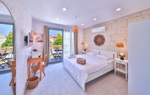Superior Room, Balcony, Garden View | Free minibar, desk, free WiFi, bed sheets