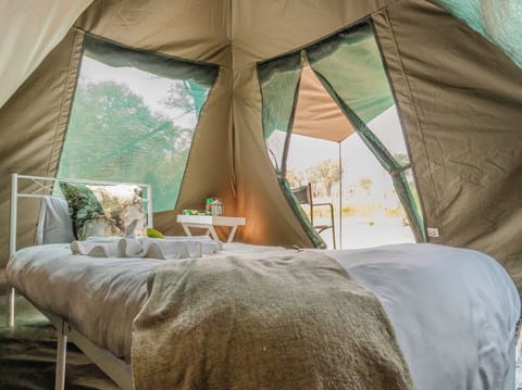 Basic Tent, 2 Twin Beds, River View | 1 bedroom