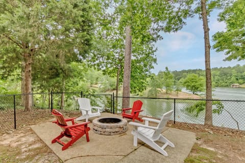 Firepit overlooking Lake Tuscaloosa