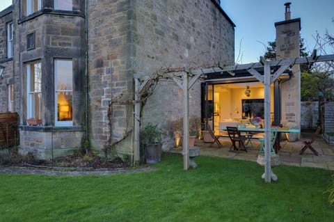 House | Outdoor dining