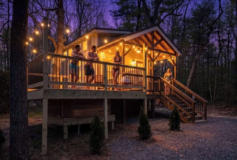 ➤ Discover more than 150+ Luxury Vacation Rentals, STRs, Cabins & Treehouses by ENJOY UNIQUE STAYS across Chattanooga, Lookout Mountain, Carolinas, Michigan & Alabama!
