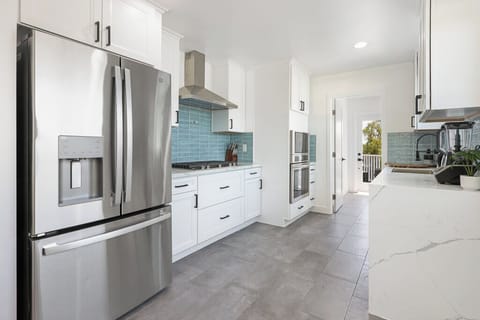 All cooking essentials ready for you hosting your next family retreat or friends gathering.