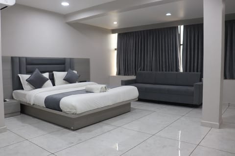 Deluxe Room, City View | Laptop workspace, soundproofing, free WiFi