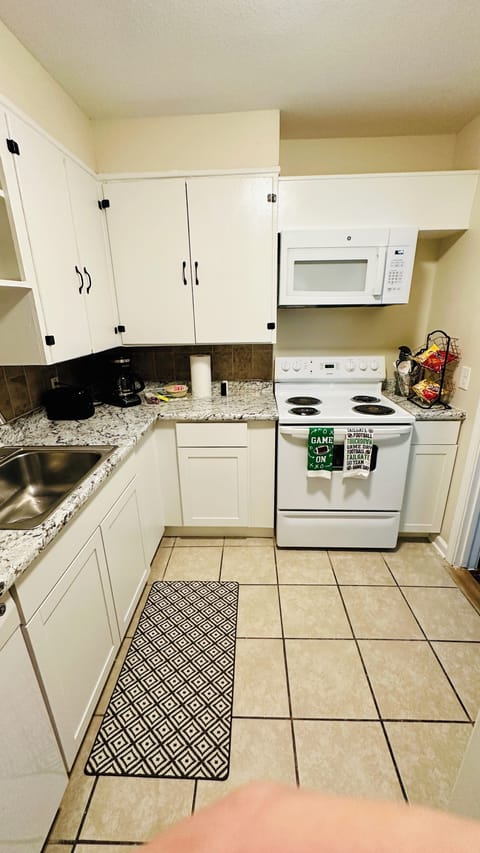 Full service kitchen