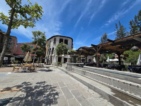 Exclusive Apartment | Outdoor dining