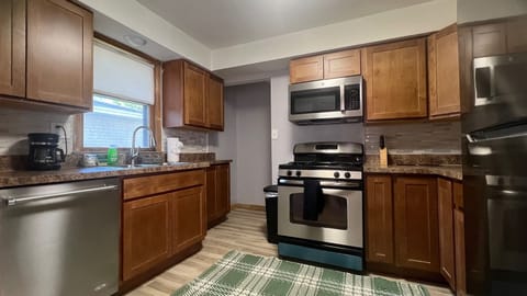 Kitchen upgraded with new Cabinets & appliances recently