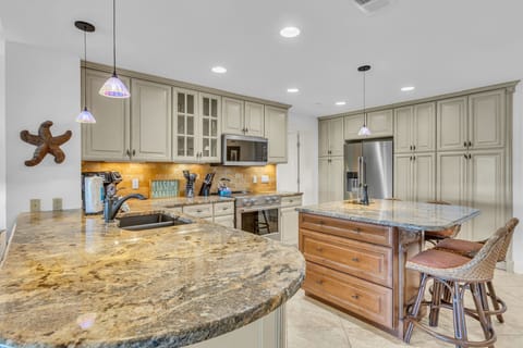 Villa, Multiple Beds, Kitchen, Ocean View (1850 Beachside Tennis) | Private kitchen | Coffee/tea maker, dining tables