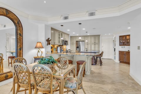 Villa, Multiple Beds, Kitchen, Ocean View (1850 Beachside Tennis) | Dining