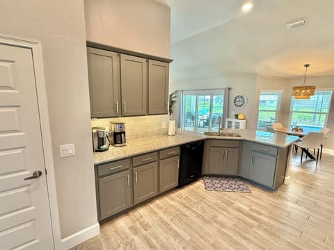 Large kitchen fully stocked with Keurig Machine, 14-Cup Coffee Maker & pantry