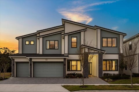 4081Exterior,Bathrooms,andPool.(1)