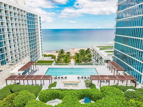 2 outdoor pools, pool umbrellas, sun loungers