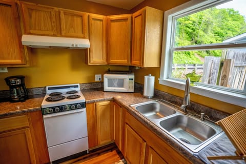 Fully stocked kitchen—including cookware, kitchen gadgets, basic spices, & more