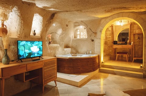 Royal Suite | Jetted tub