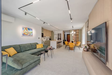 100-cm flat-screen TV with cable channels