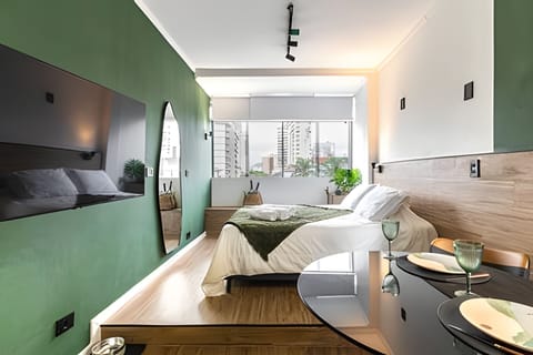Apartment | Premium bedding, desk, laptop workspace, blackout drapes