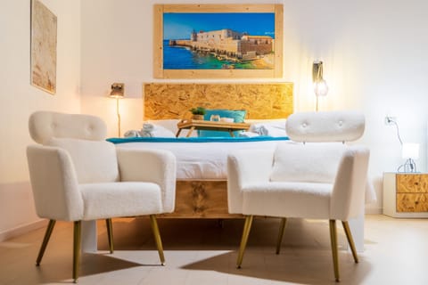 Romantic Triple Room, Ensuite | Desk, iron/ironing board, free WiFi