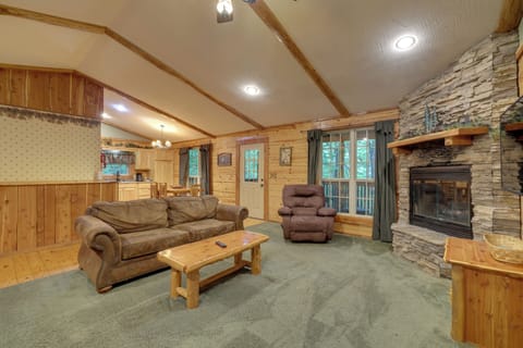Eureka Springs Vacation Rental | 1BR | 2BA | 1,500 Sq Ft | Stairs Required