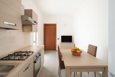 Autumn, Dining Room, Kitchen, Spring, Summer