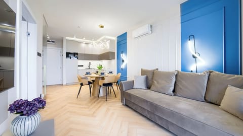 Apartament (218) with sea view | Living area | Flat-screen TV