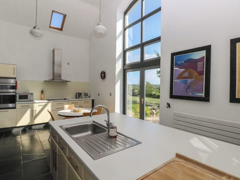 Fridge, microwave, dishwasher, toaster