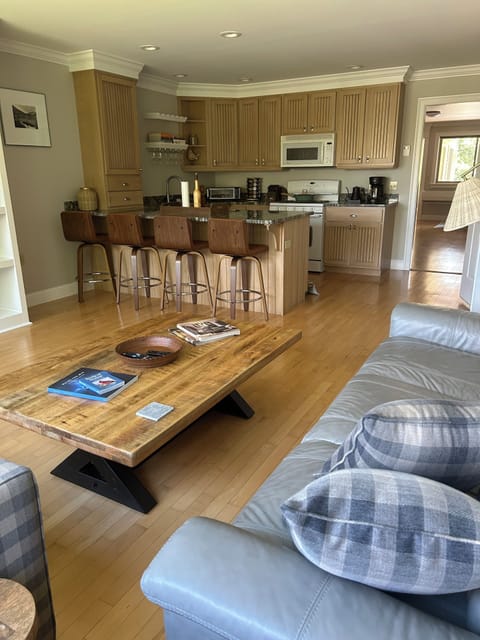 Livingroom & Kitchen