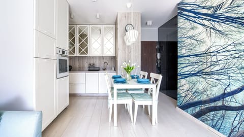 Apartment (6) | Private kitchen | Fridge, stovetop, electric kettle, cookware/dishes/utensils