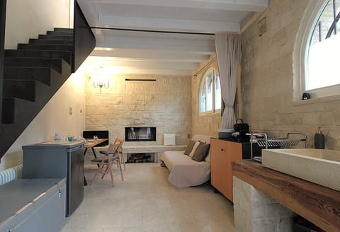 House | Living area | 32-inch flat-screen TV with cable channels