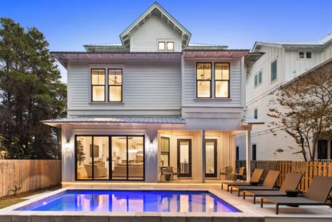 Welcome to Casa Al Mare, a loaded luxury home near the beach