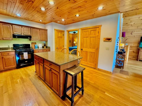 Tranquility Cabin Kitchen: Bright and airy space with modern appliances, fully stocked, perfect for culinary adventures!