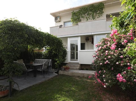 Apartment (One Bedroom Apartment with Balcony) | Exterior