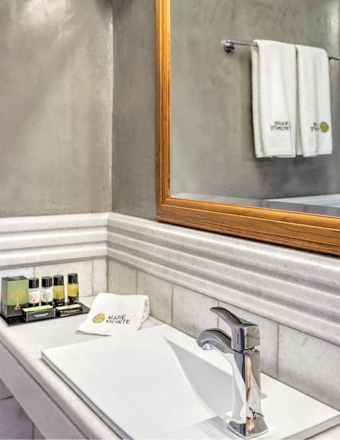 Superior Studio, 1 Bedroom, Ground Floor | Bathroom sink
