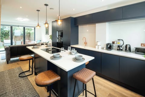 House | Private kitchen | Fridge, microwave, oven, stovetop