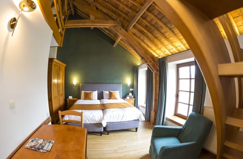 Triple Room | Desk, free WiFi, bed sheets