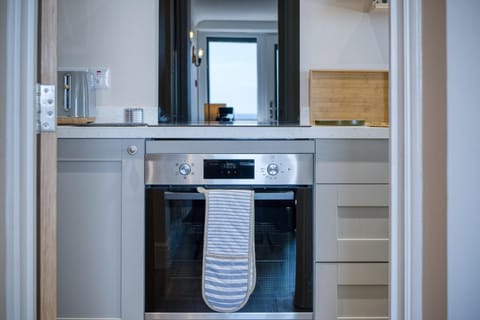 Waterfront 2 - 2 Bedroom Apartment - Wisemans Bridge (25487)