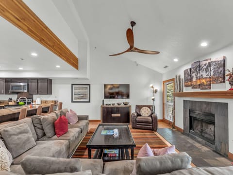 Living room 1: Main floor, wood-burning fireplace, Smart TV, large sectional sofa
