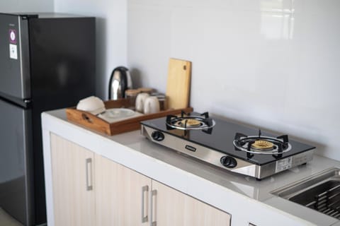 Comfort Villa, Garden View | Private kitchenette | Full-size fridge, stovetop, dishwasher, cookware/dishes/utensils