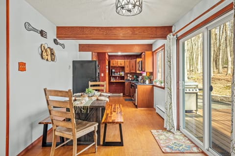 Open-concept dining area, perfect for casual meals.