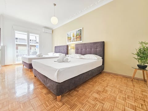 Deluxe Apartment, City View | Iron/ironing board, free WiFi