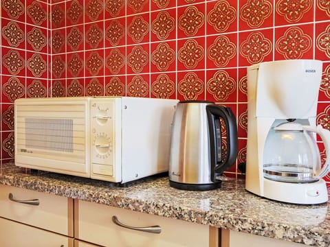 Kitchen Appliance, Home Appliance, Small Appliance, Major Appliance, Serveware, Kitchen, Tile, Porcelain