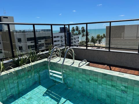Comfort Studio Suite, 1 Queen Bed, Non Smoking, Refrigerator & Microwave | Pool | Outdoor pool