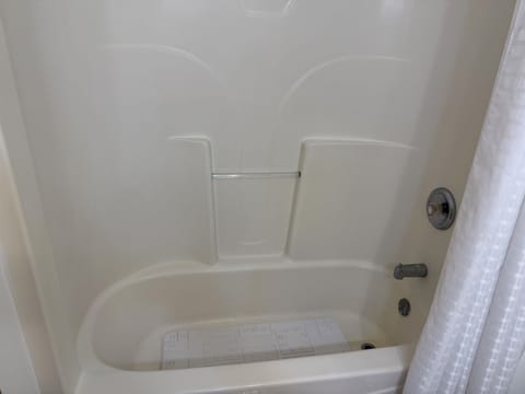 Combined shower/tub, towels, soap, shampoo