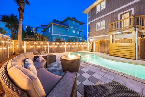 Luxury Across from Beach: Private Pool | With Heat *for an extra fee