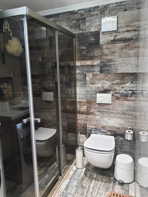 Comfort Twin Room, Beach View | Bathroom | Shower, rainfall showerhead, hair dryer, bathrobes