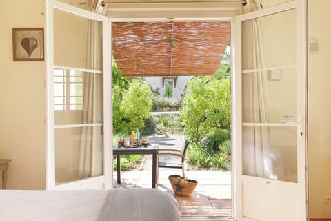 Classic Studio, Garden View | In-room safe, individually decorated, individually furnished